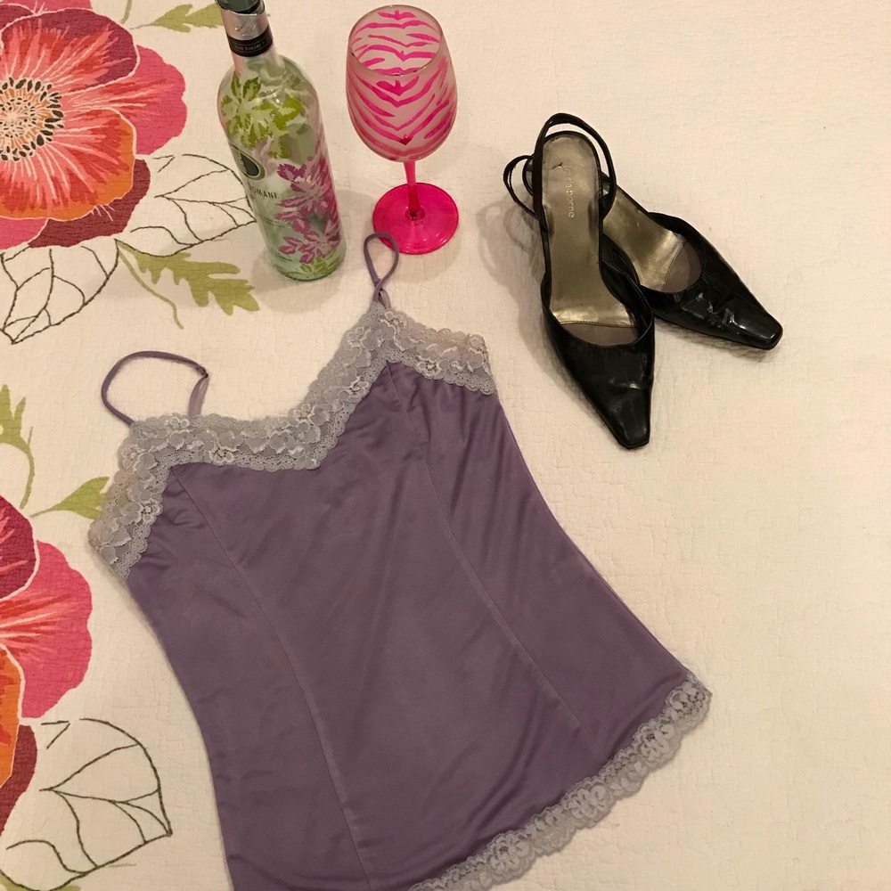 Limited camisole with lace trim 💐